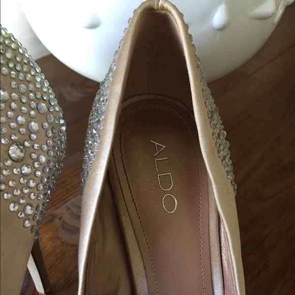 Stunning Champagne Heels - Picture 5 of 6